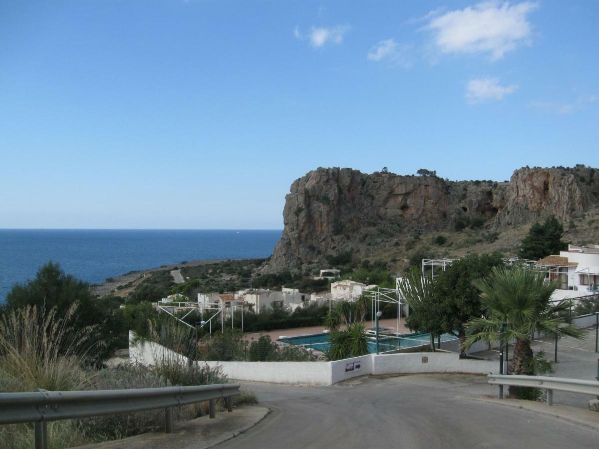 Paradiso Isulidda Macari