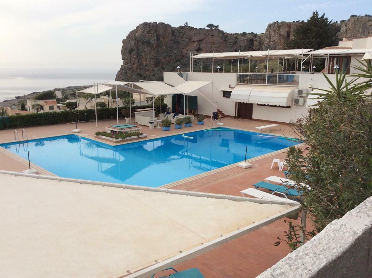 Paradiso Isulidda * Macari